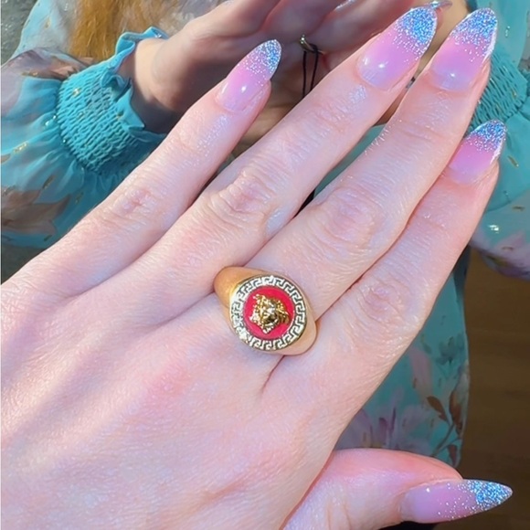 Versace NEW IN BOX Enamel Meduda stamp ring fuchsia - Picture 1 of 2